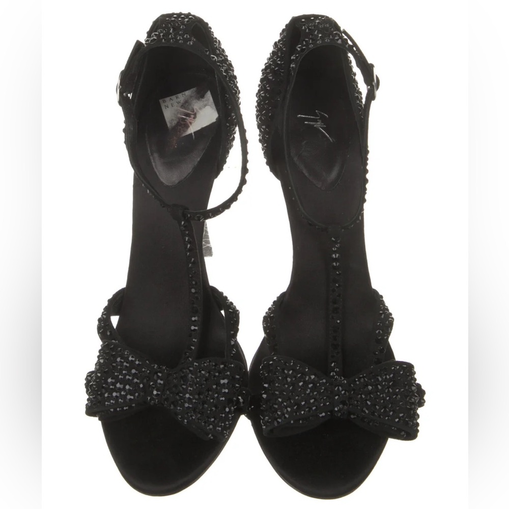 Giuseppe Zanotti
Bejeweled Bow-Toe Sandal Size 40 - Picture 3 of 6
